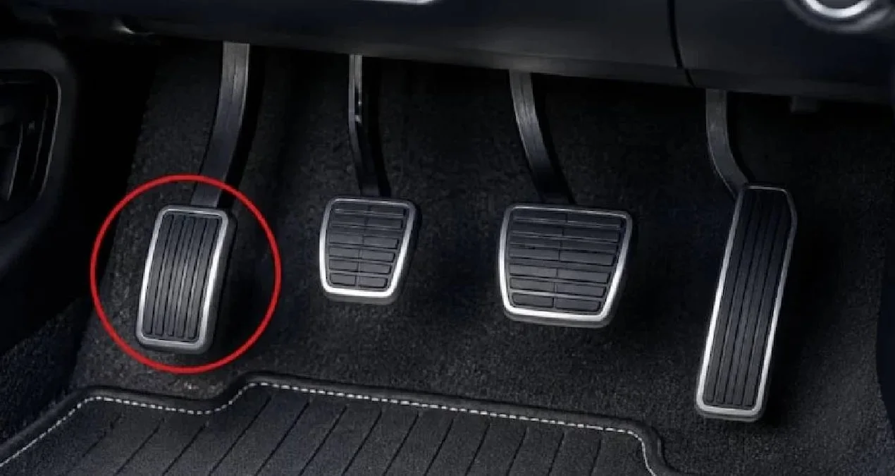 Arabalardaki 4. pedal bakın ne işe yarıyormuş